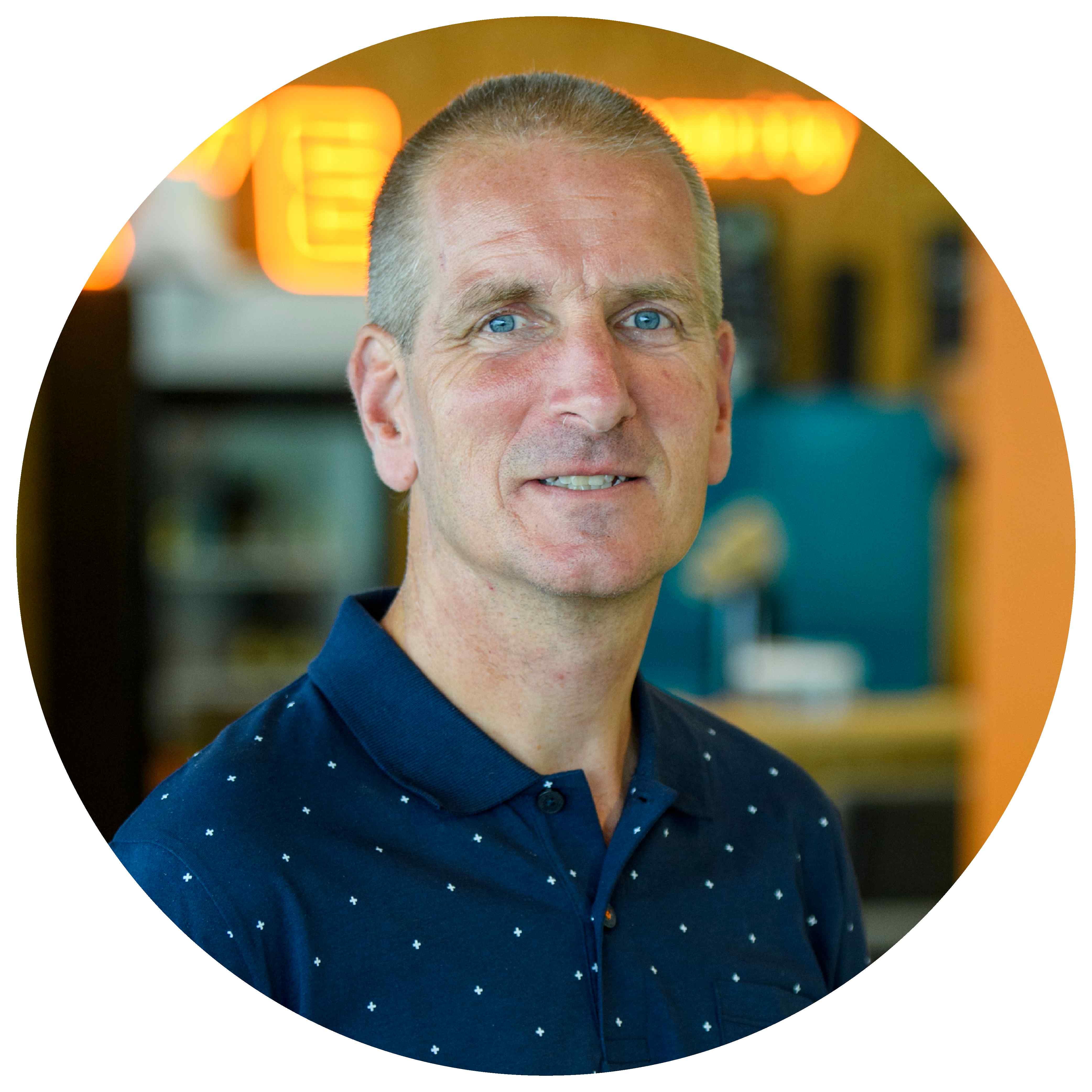 EYE-HEADSHOT-CROPS_Marcel van Asperdt